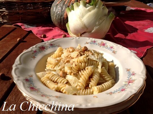 Fusilli con finocchi croccanti e nocciole