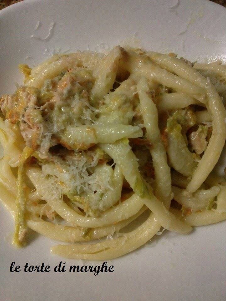 Fusilli con fiori di zucca e tonno