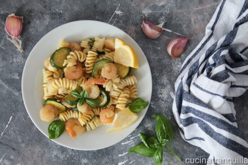 Fusilli con gamberetti e zucchine al curry