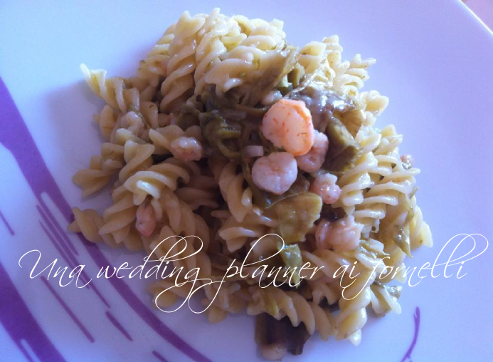 Fusilli con gamberi, peperoncini verdi e salsa al limone