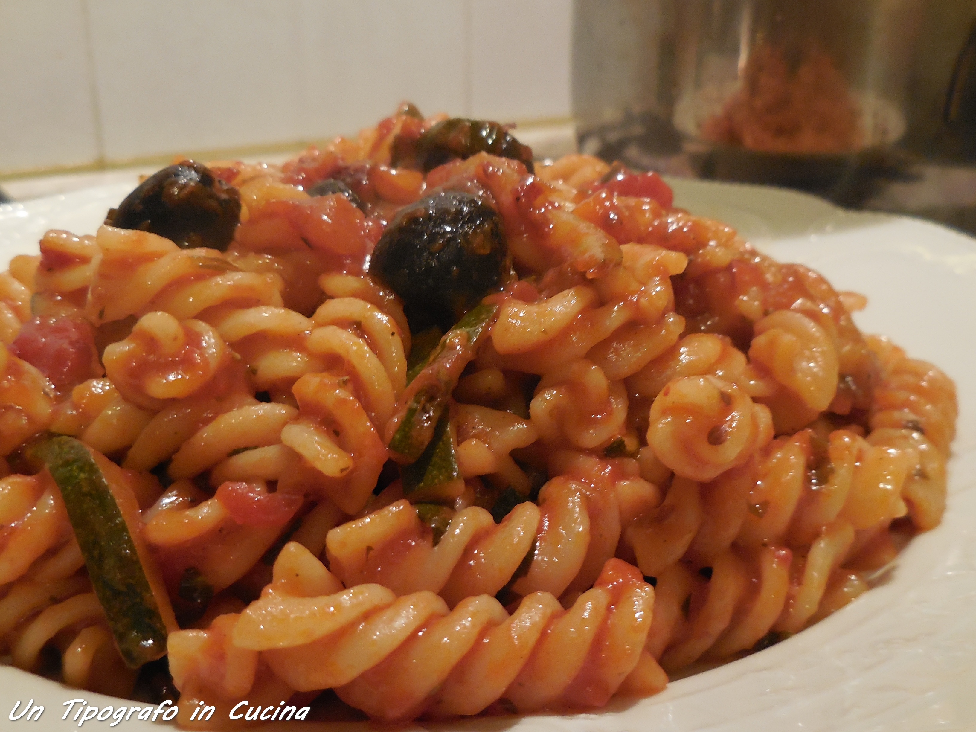 Fusilli con olive, zucchine e pomodoro…