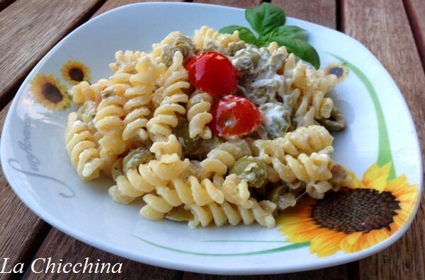Fusilli con philadelphia, olive e pomodorini