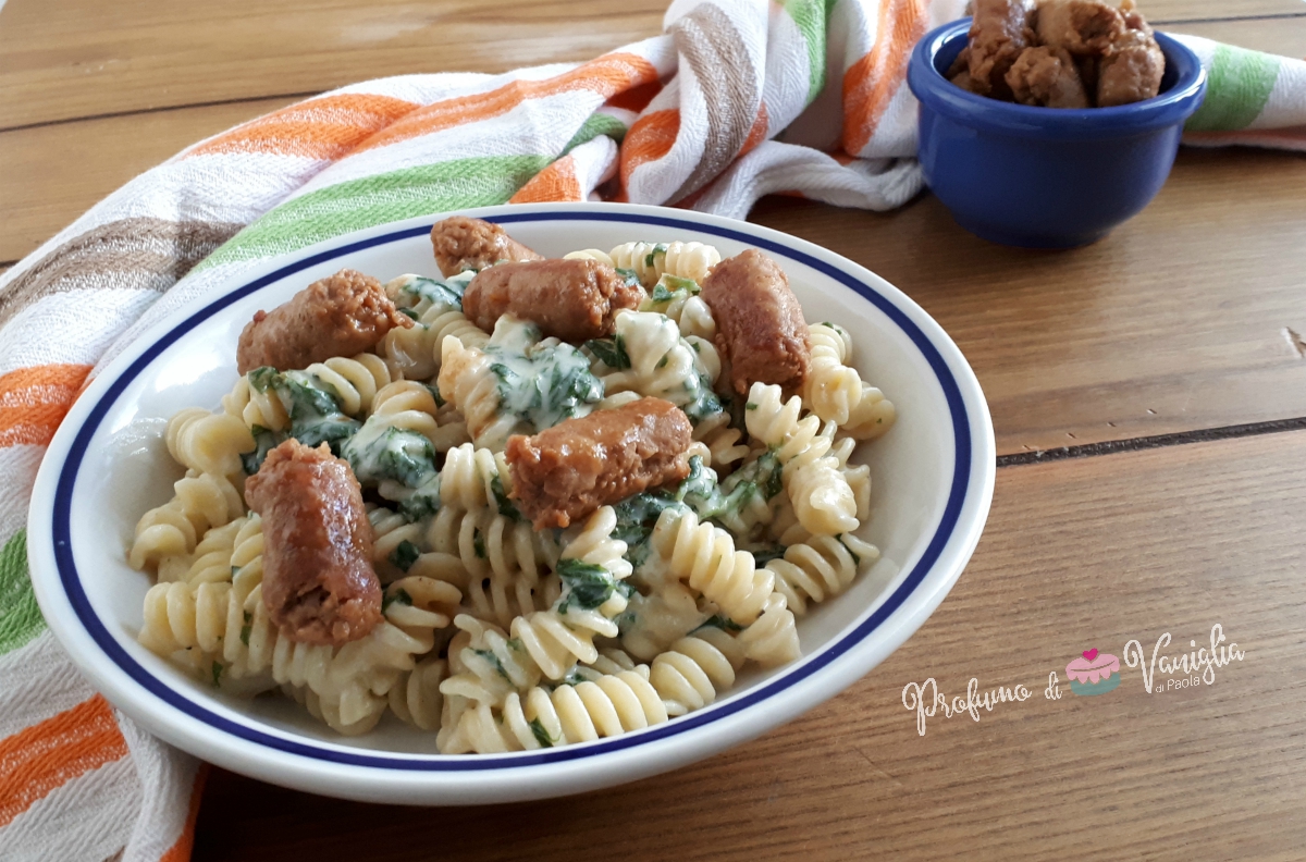 Fusilli con salsiccia e spinaci