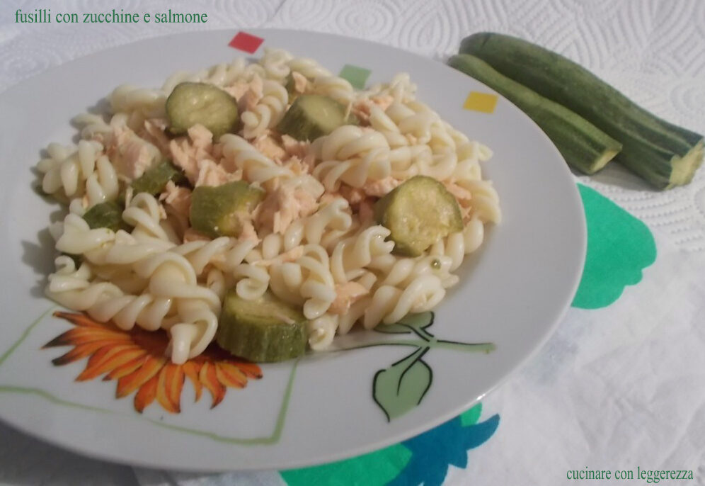 Fusilli con zucchine e salmone