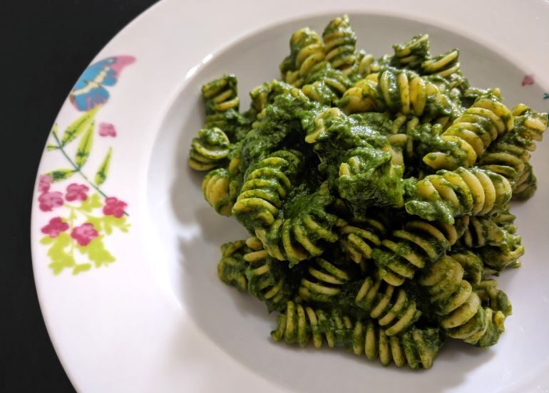 Fusilli di ceci con pesto di spinaci, senza glutine e a basso indice glicemico