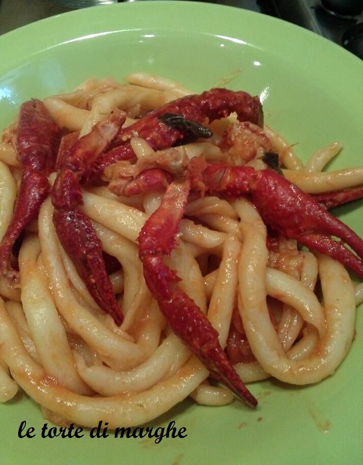 Fusilli fatti in casa con astici d’acqua dolce