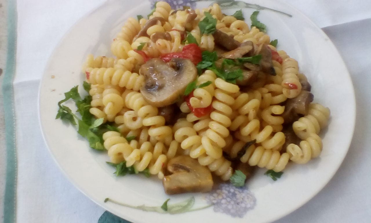 Fusilli funghi e datterini