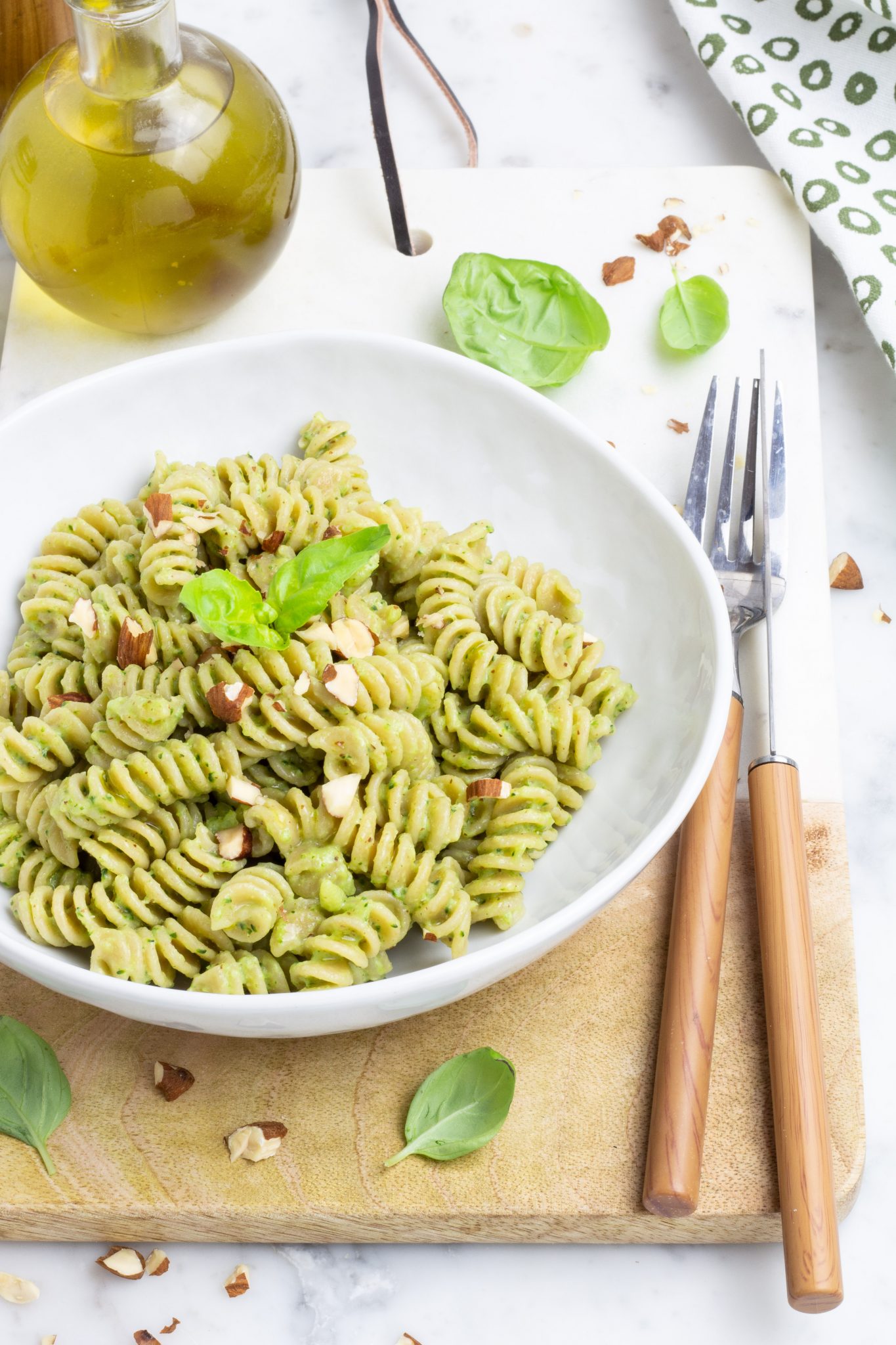 Fusilli integrali con broccoli e mandorle
