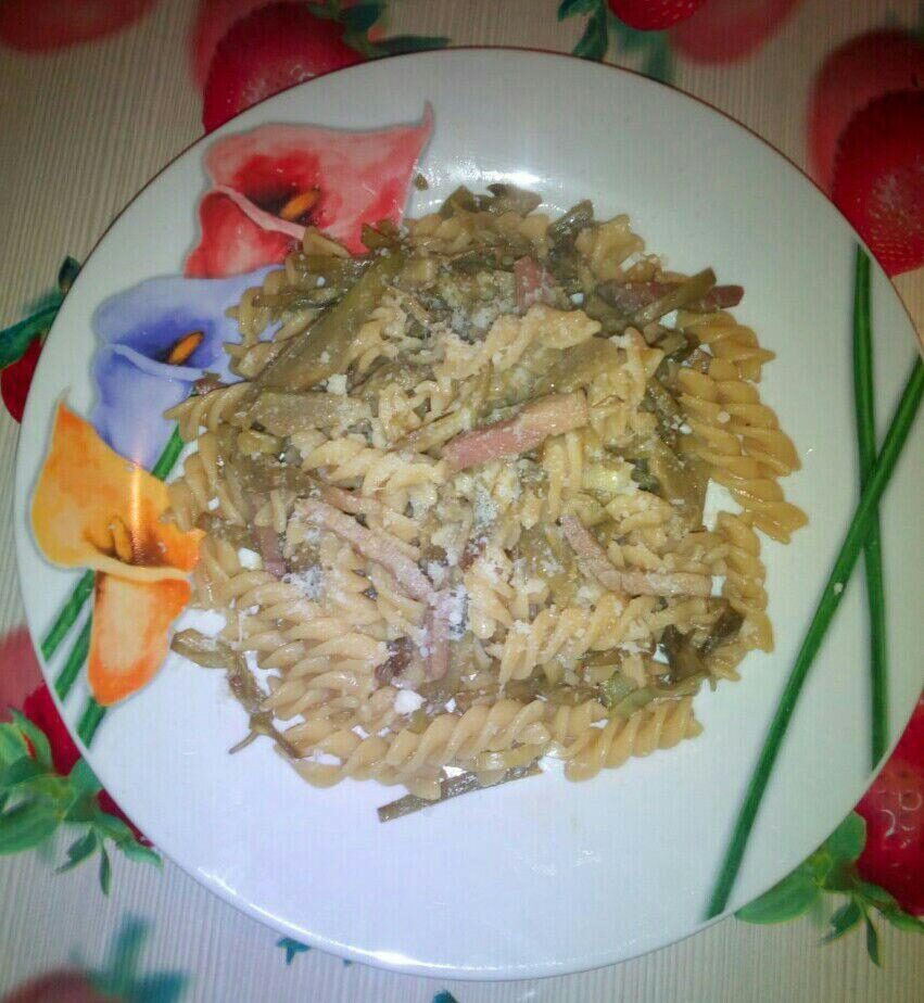 Fusilli integrali con carciofi e speck