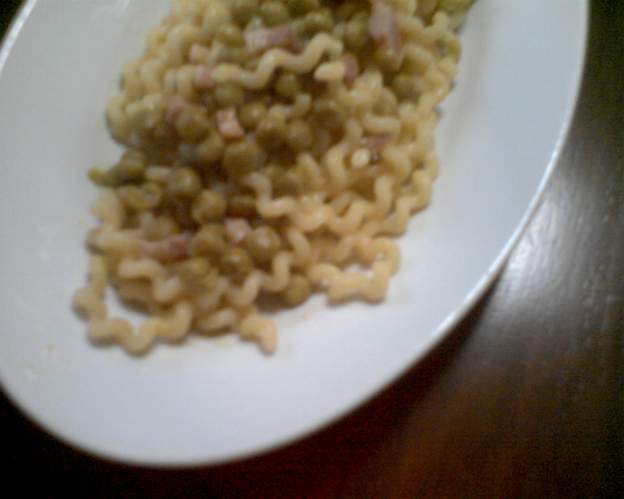 Fusilli lunghi pancetta e piselli