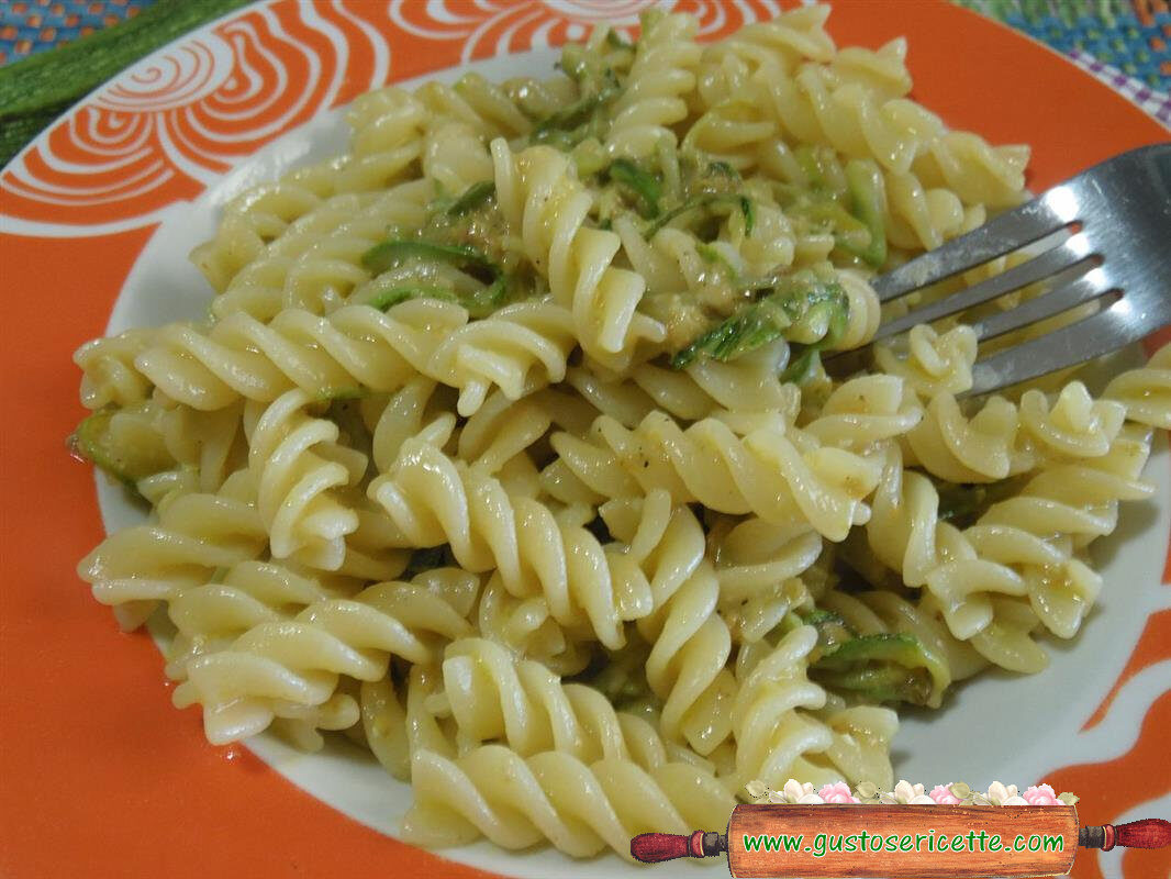 Fusilli taleggio e pesto fiori di zucca