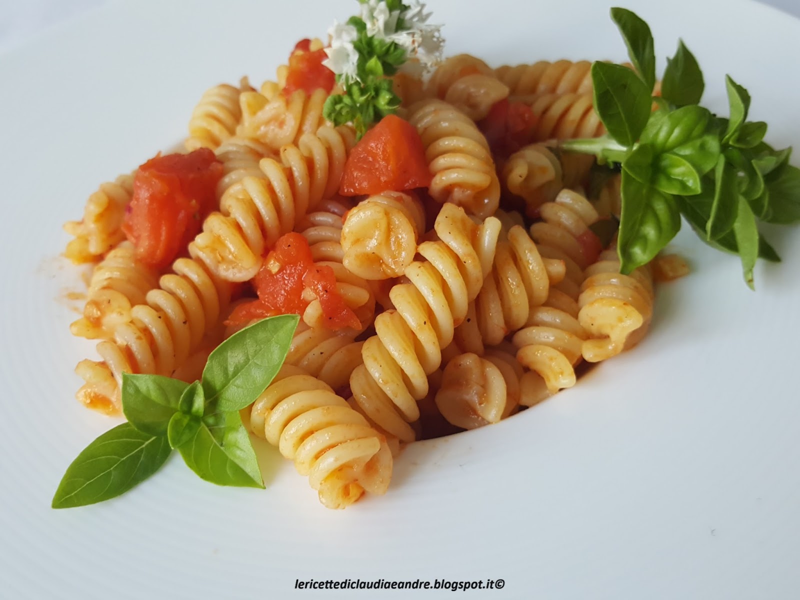 Fusilli veloci al pomodoro e basilico