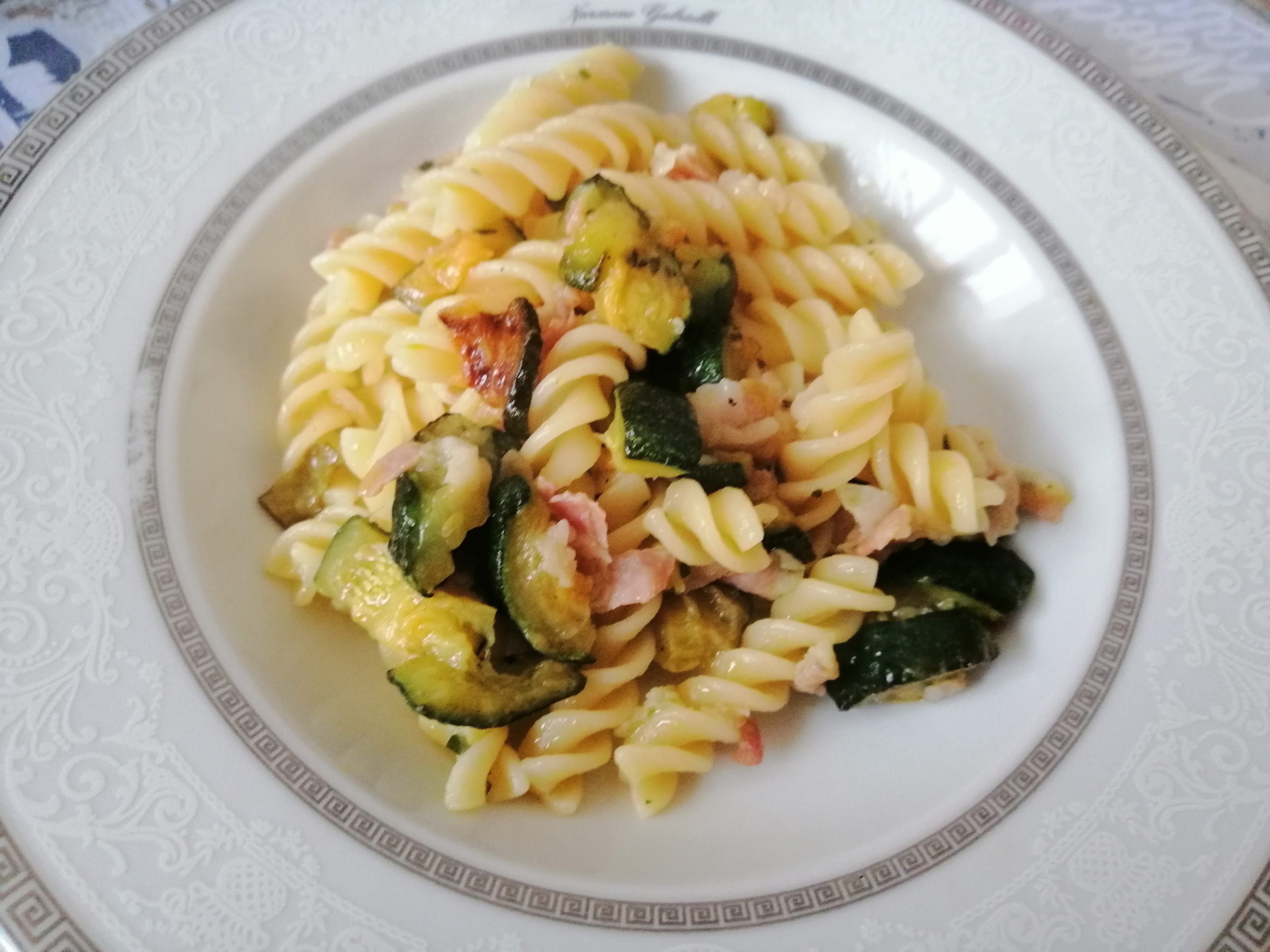 Fusilli zucchine e pancetta