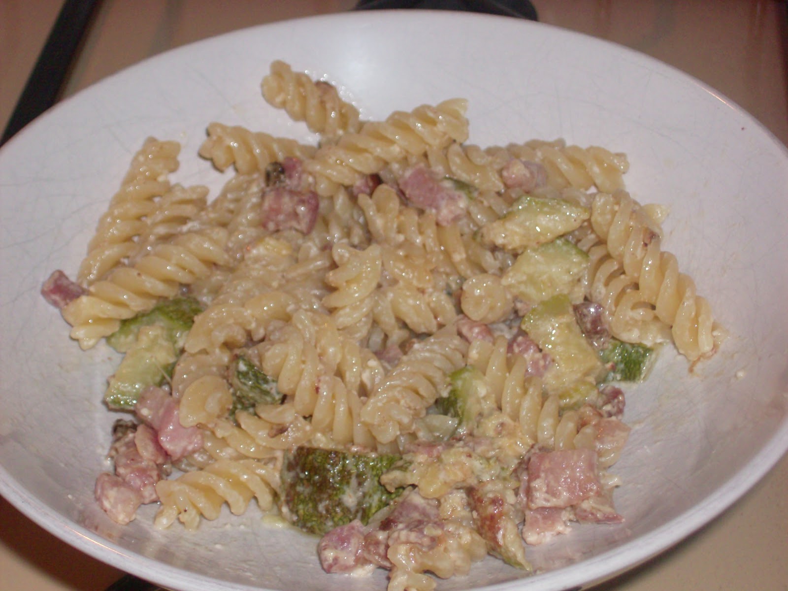 Fusilli,pancetta,zucchine e formaggio