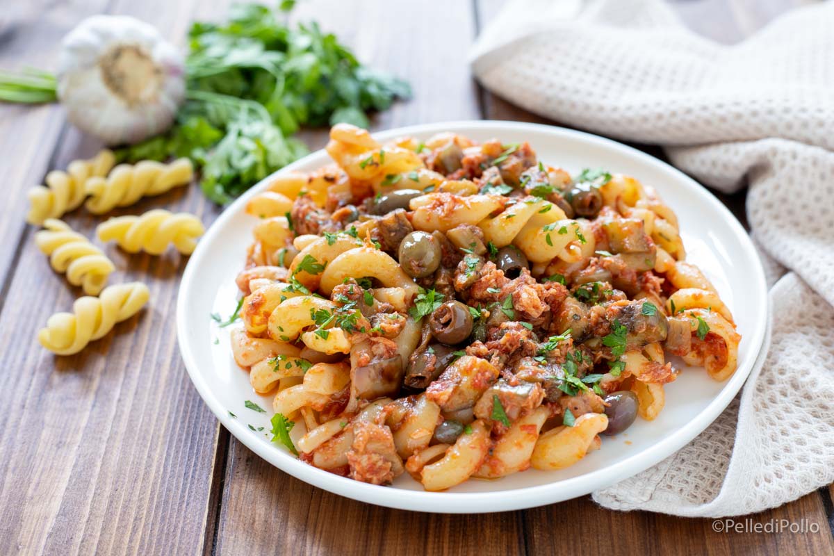 Fusilloni con tonno e melanzane