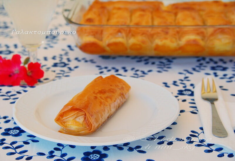 Galaktoboureko (rotolino di pasta fillo sciroppato, farcito con crema di semolino)