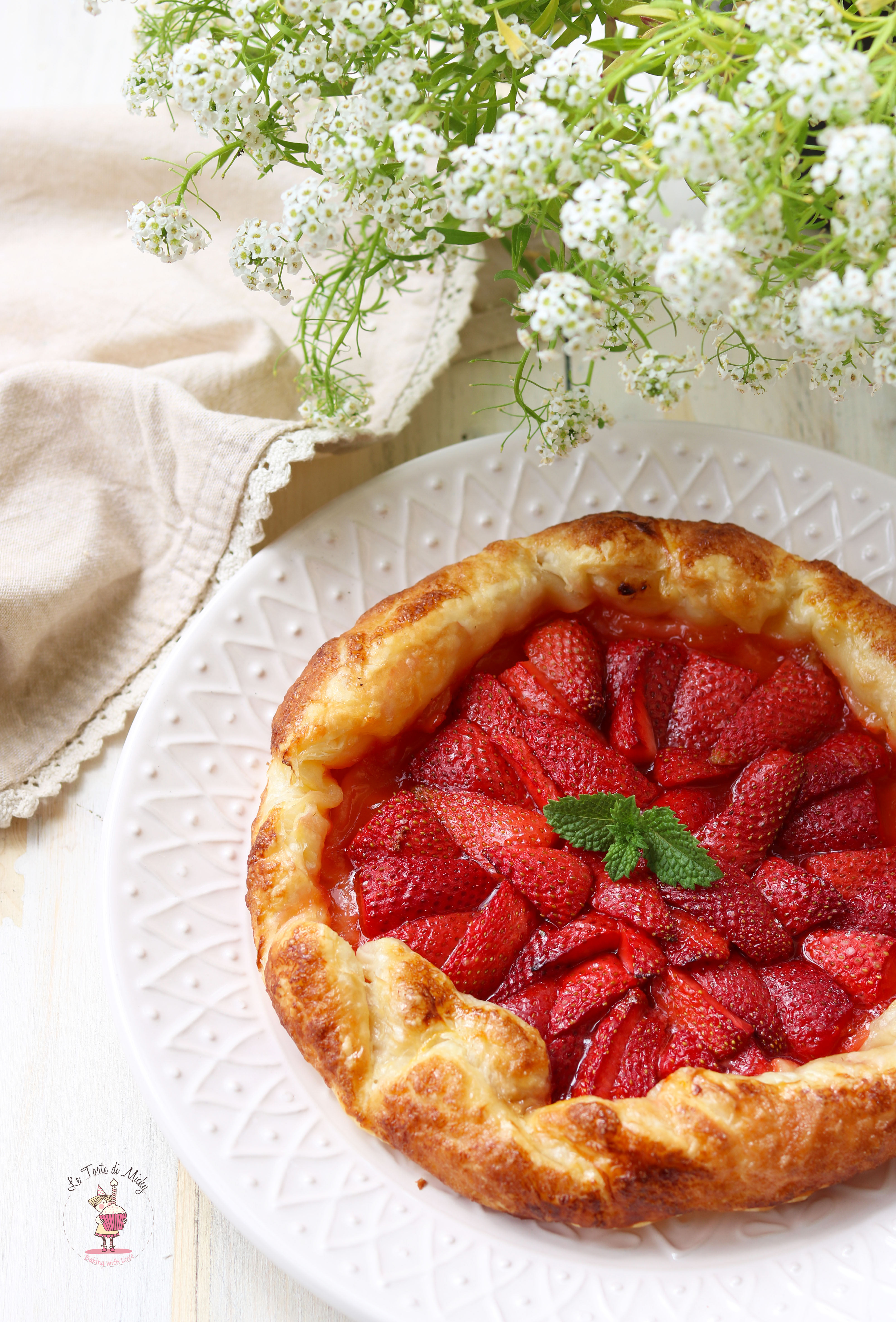 Galette sfogliata alle fragole con confettura agli agrumi e zenzero