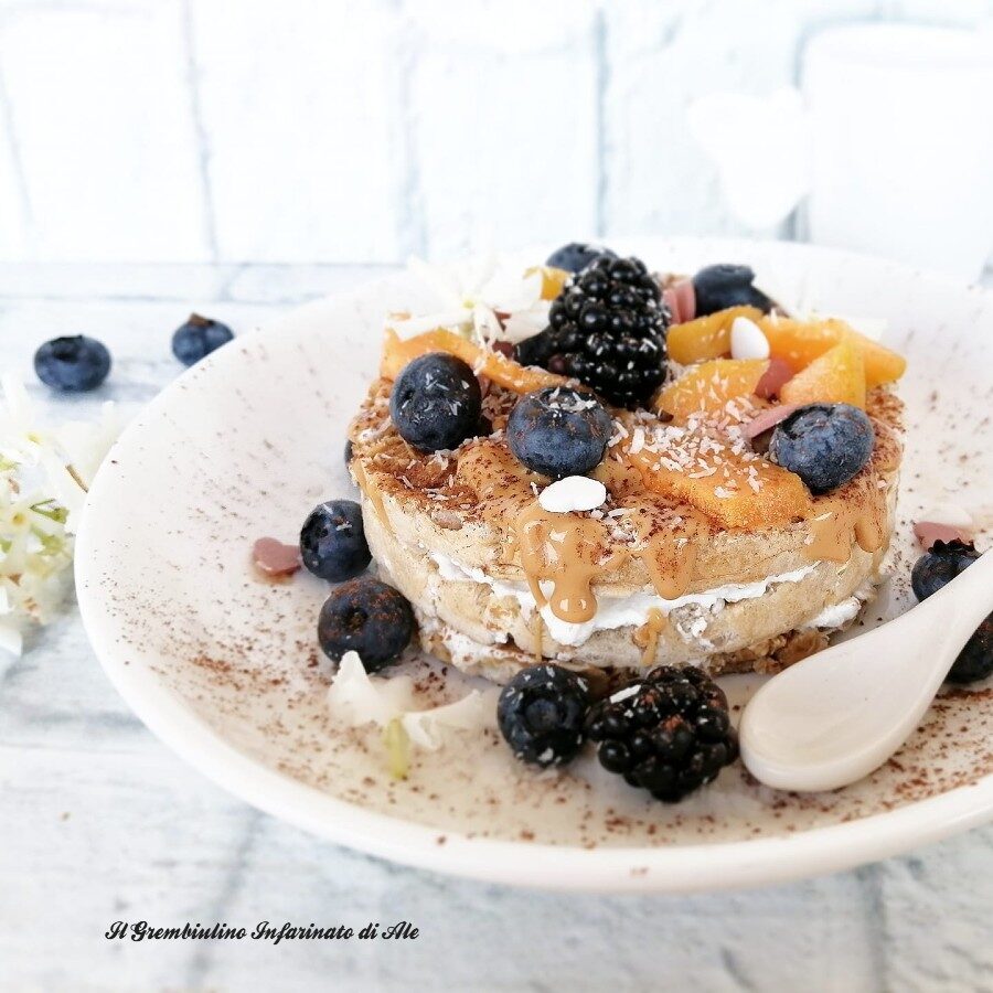 Gallette allo yogurt greco e frutta fresca