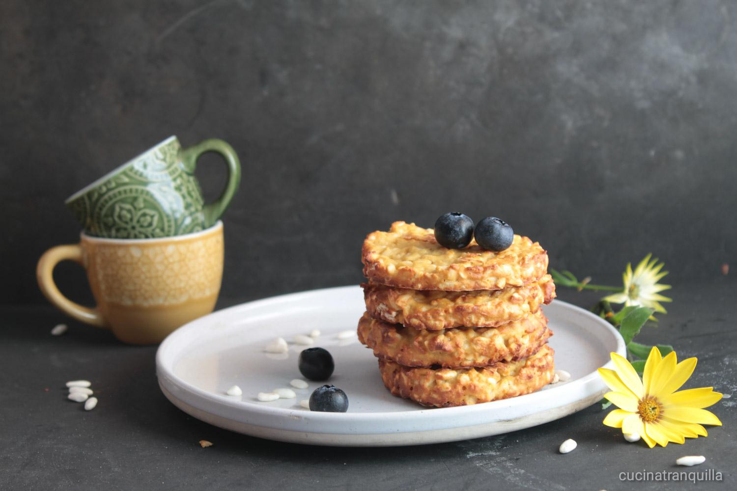 Gallette di riso soffiato con farina di ceci
