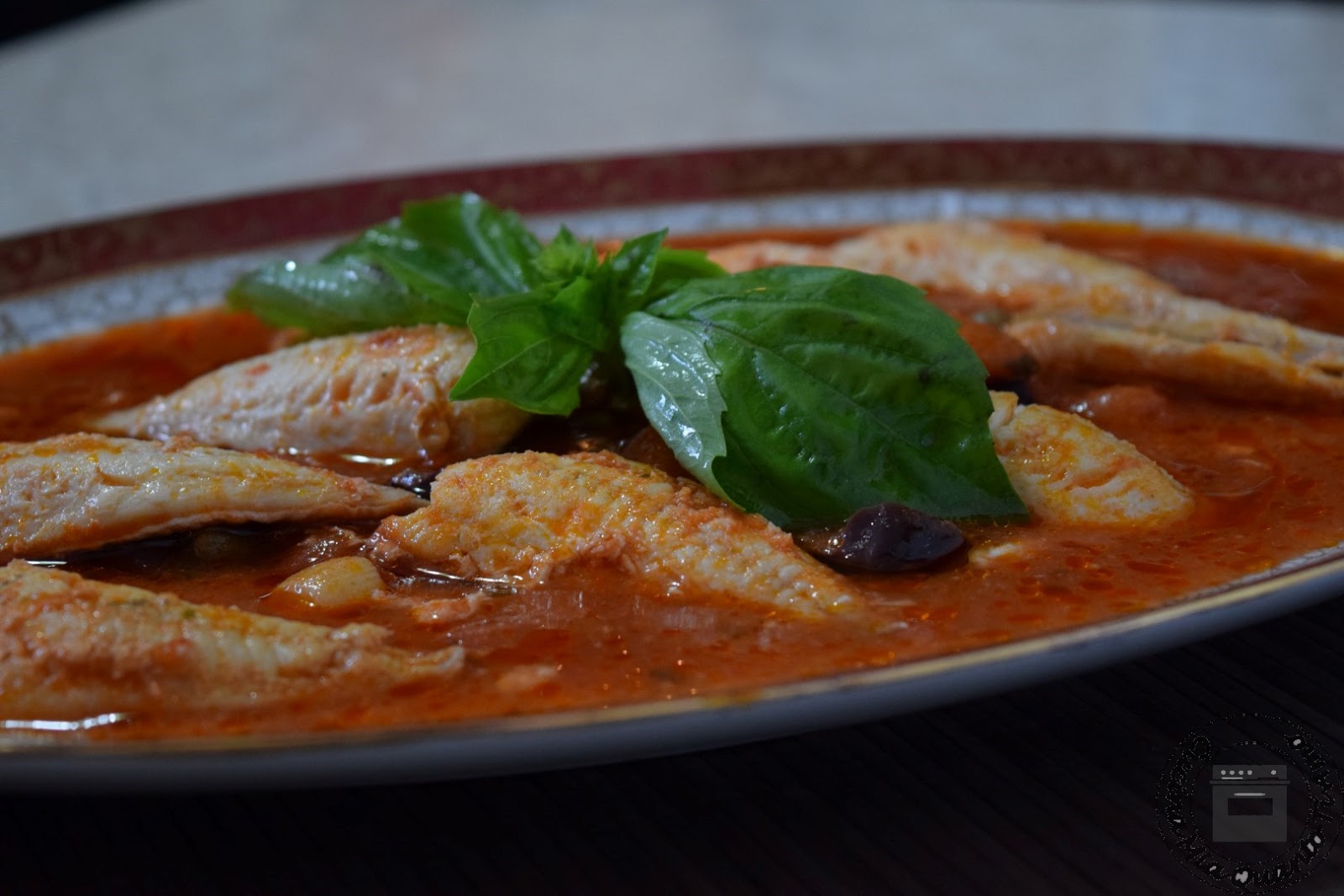 Gallinella di mare con pomodori e olive