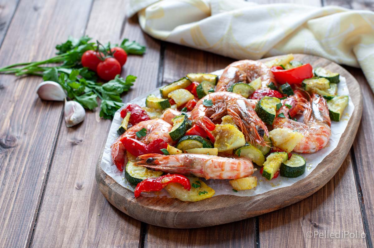 Gamberi al forno con verdure e patate
