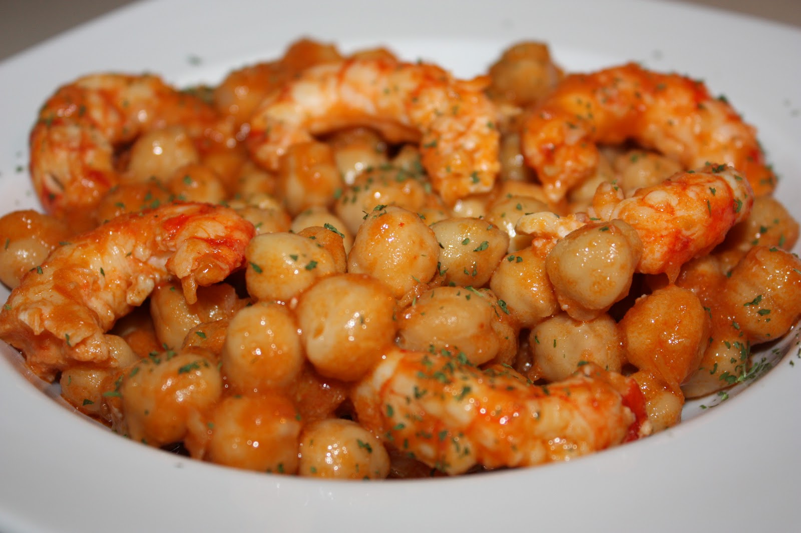 Gamberi con ceci al pomodoro