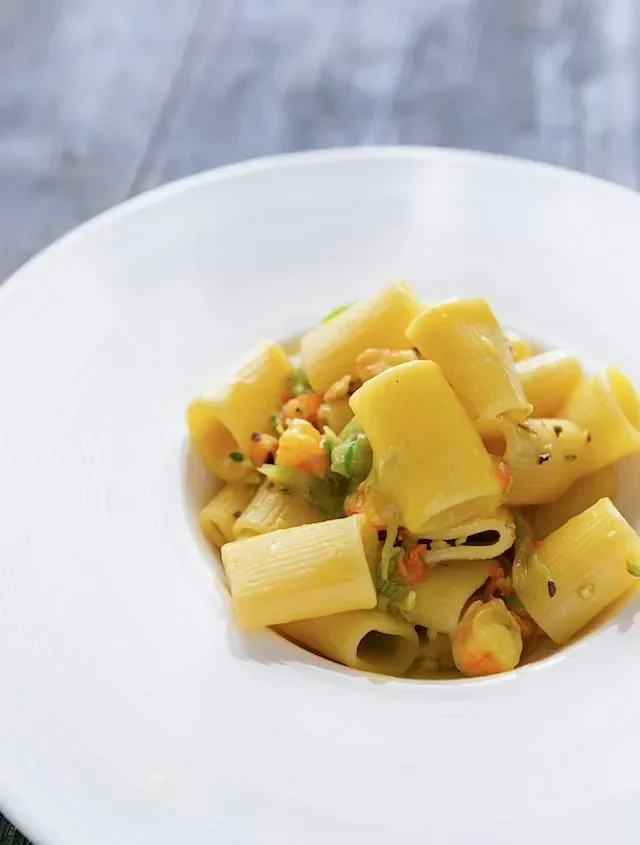 Gamberi fiori di zucca e zafferano: un primo piatto stra buono!