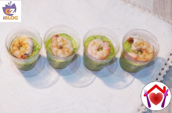 Gamberi su salsa di avocado