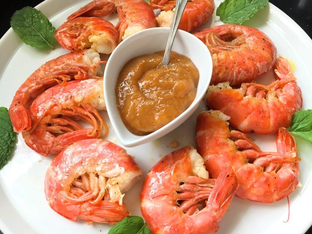 Gamberoni con salsa di pesche e zenzero