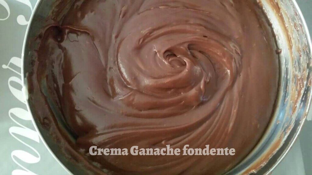 Ganache al cioccolato fondente- crema leggera per ripieni