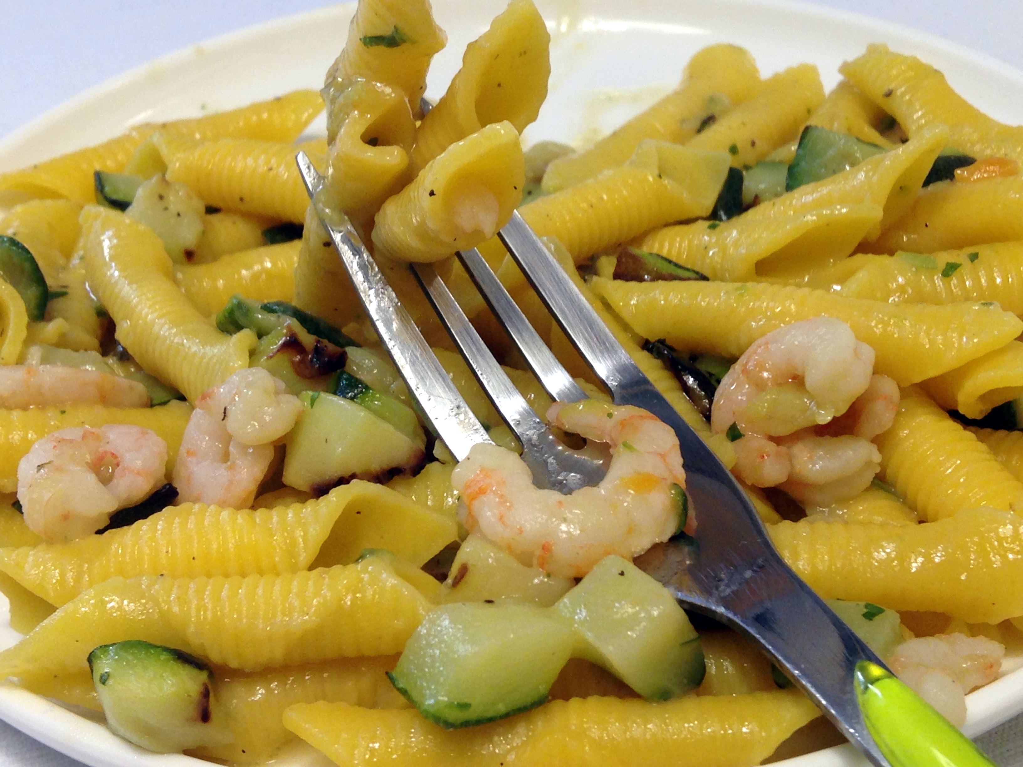 Garganelli con gamberi e zucchine