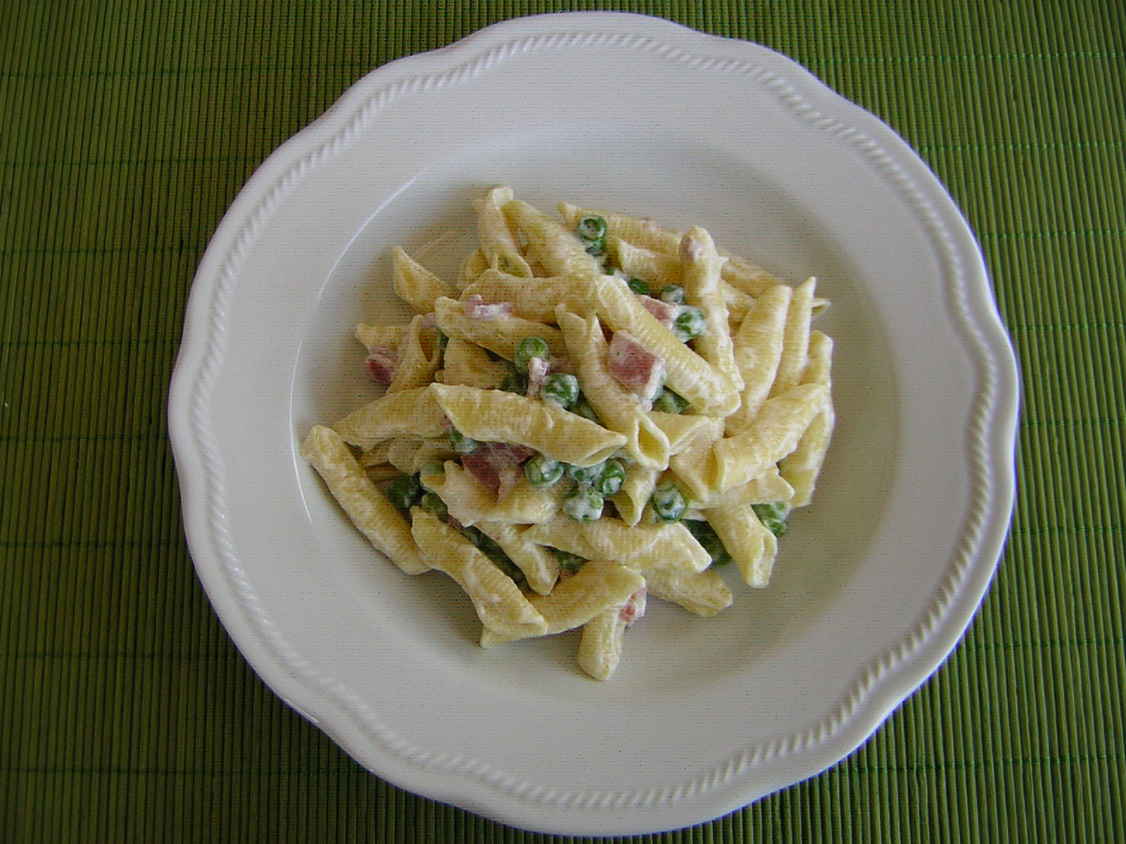 Garganelli con prosciutto e piselli