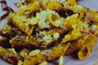 Garganelli con radicchio rosso e pinoli
