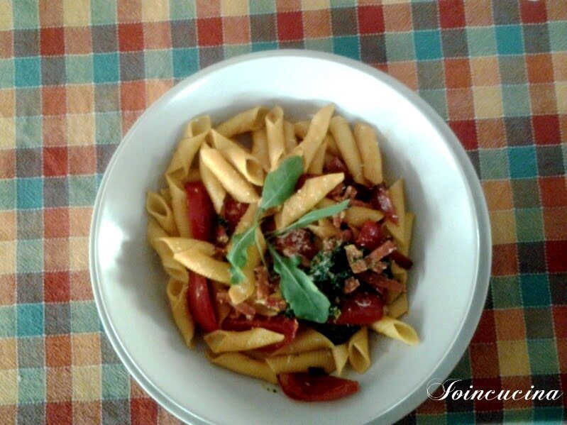 Garganelli speck pomodorini rucola