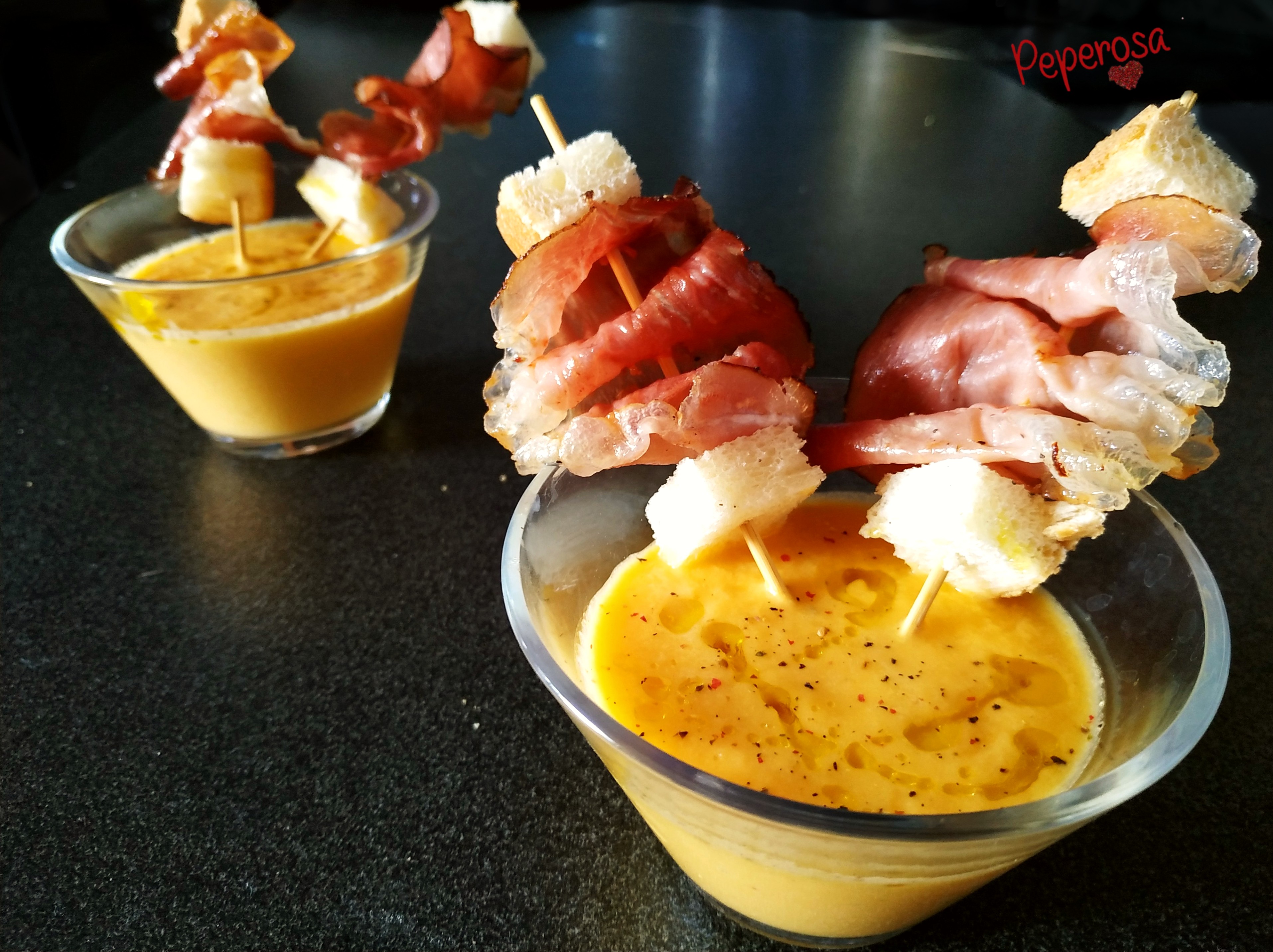 Gazpacho di melone con barchette di prosciutto