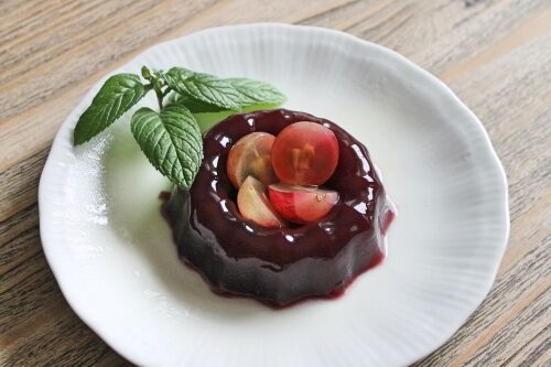 Gelatina di mirtilli, more e uva