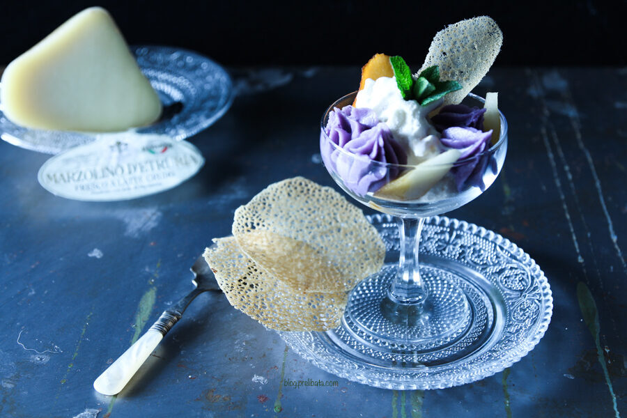 Gelato al pecorino fresco con crema di patate viole e cialde di pane nero