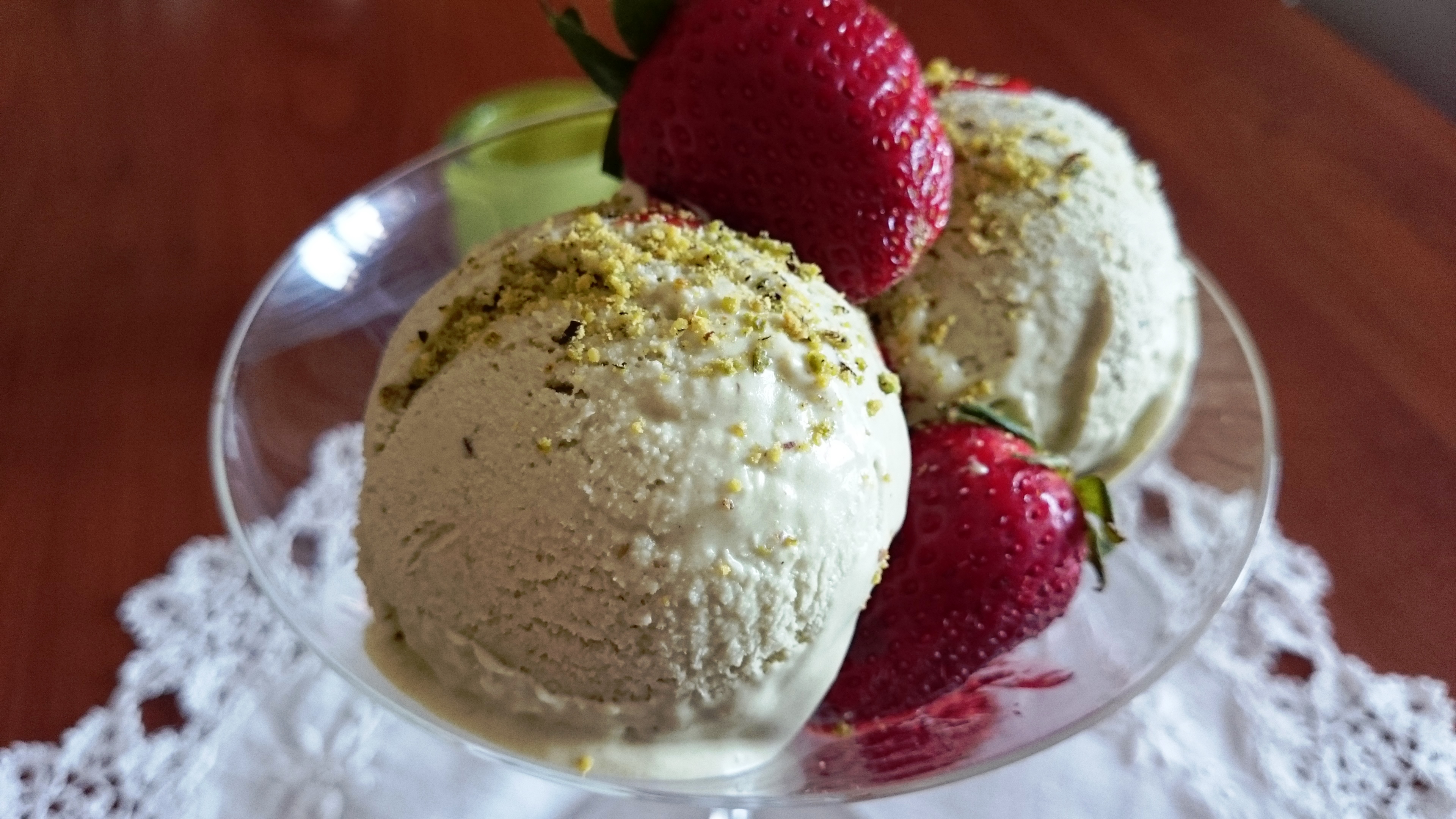 Gelato al pistacchio home made e fragole fresche