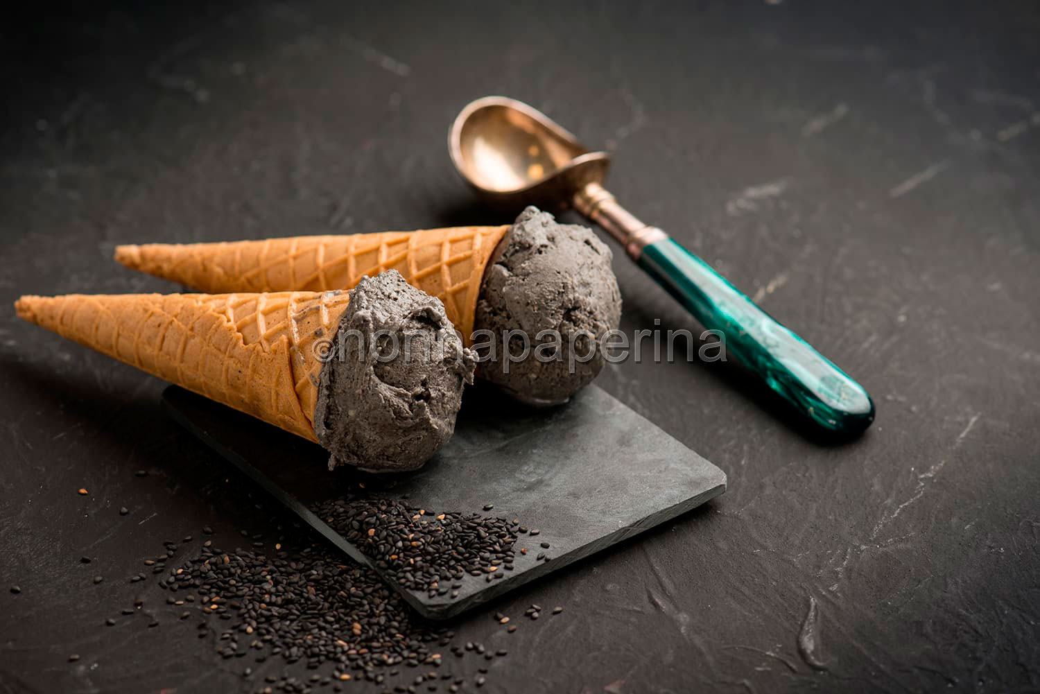 Gelato al sesamo nero: oriente o niente