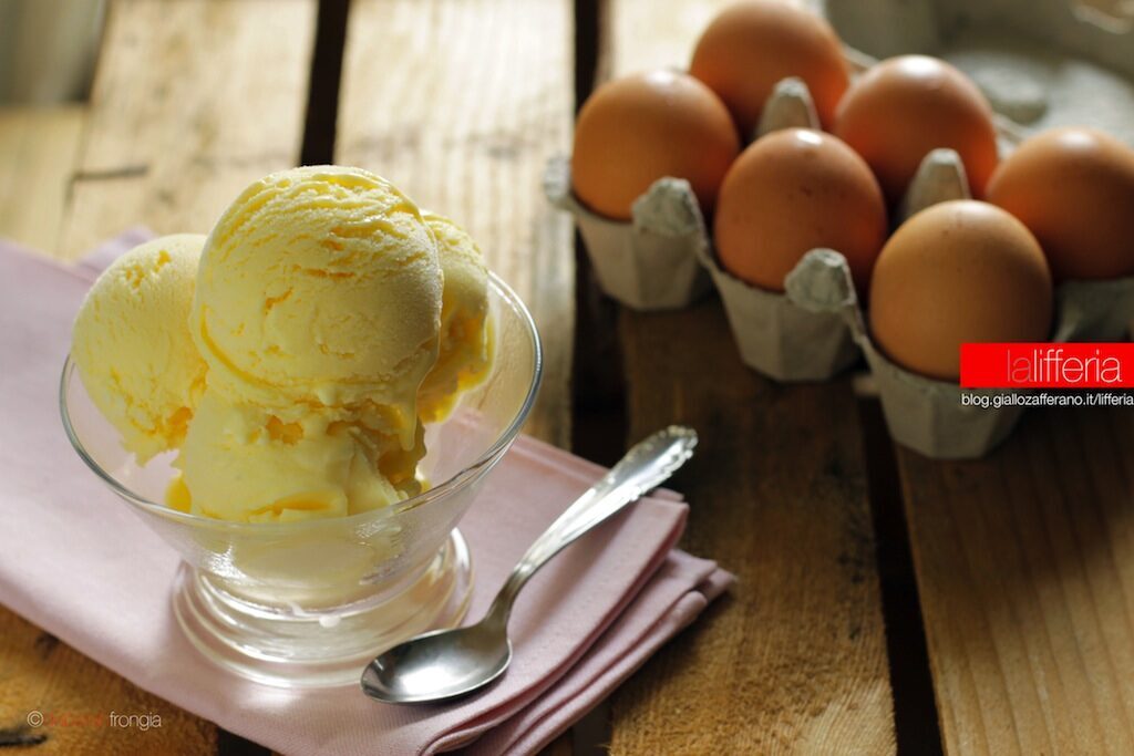 Gelato alla crema fatto in casa con ingredienti semplici