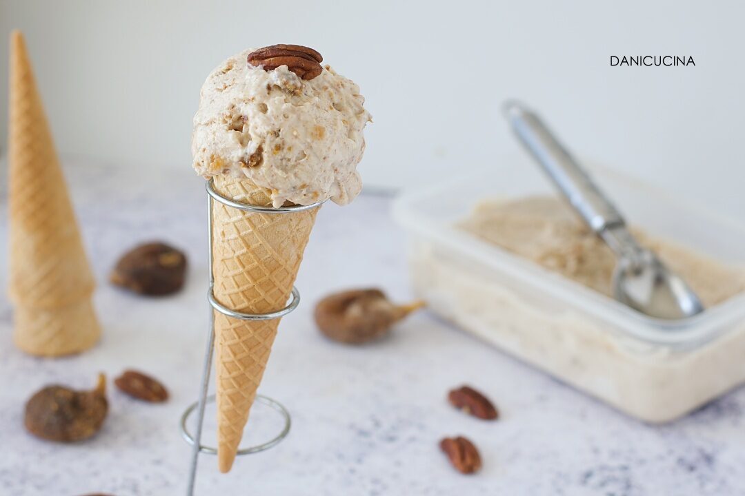 Gelato alla ricotta con fichi e noci pecan