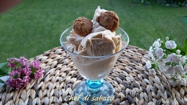 Gelato artigianale all’amaretto