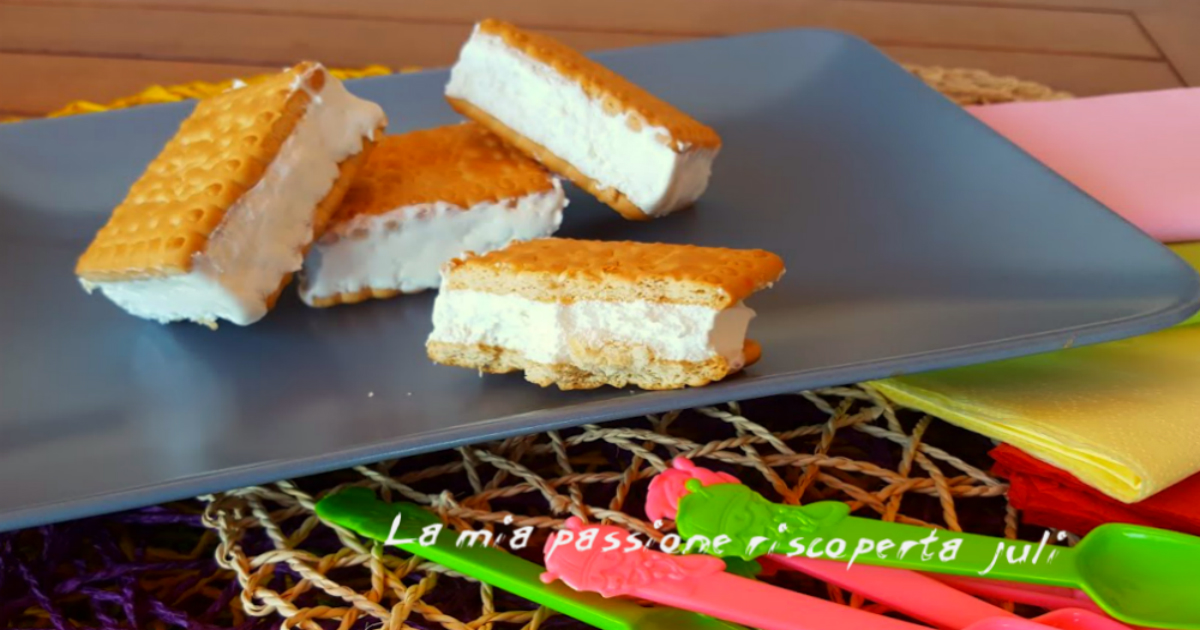 Gelato biscotto con panna