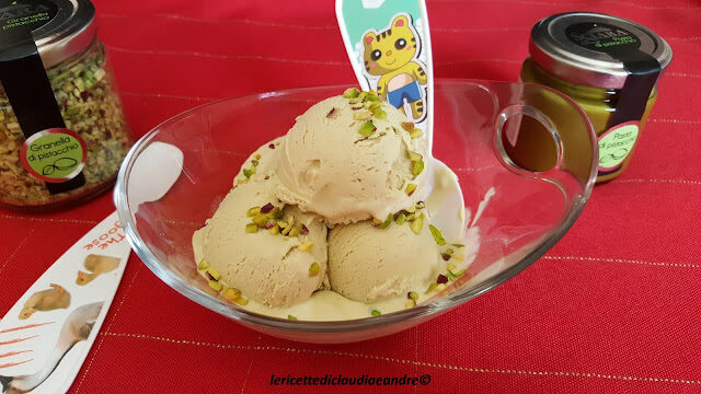 Gelato con pasta di pistacchio sciara e granella al pistacchio