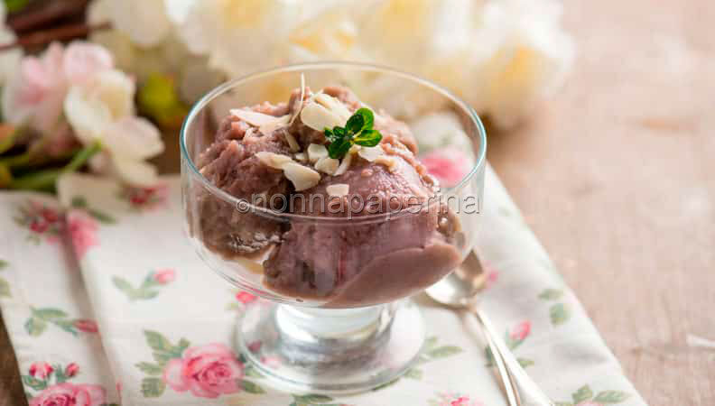 Gelato di patate dolci viola, un dolce rinfrescante