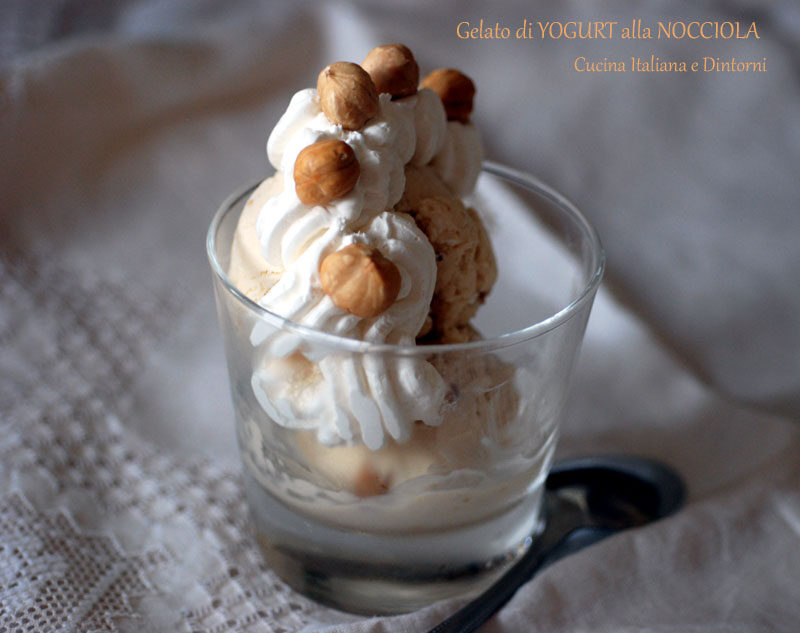 Gelato di yogurt alla nocciola senza gelatiera