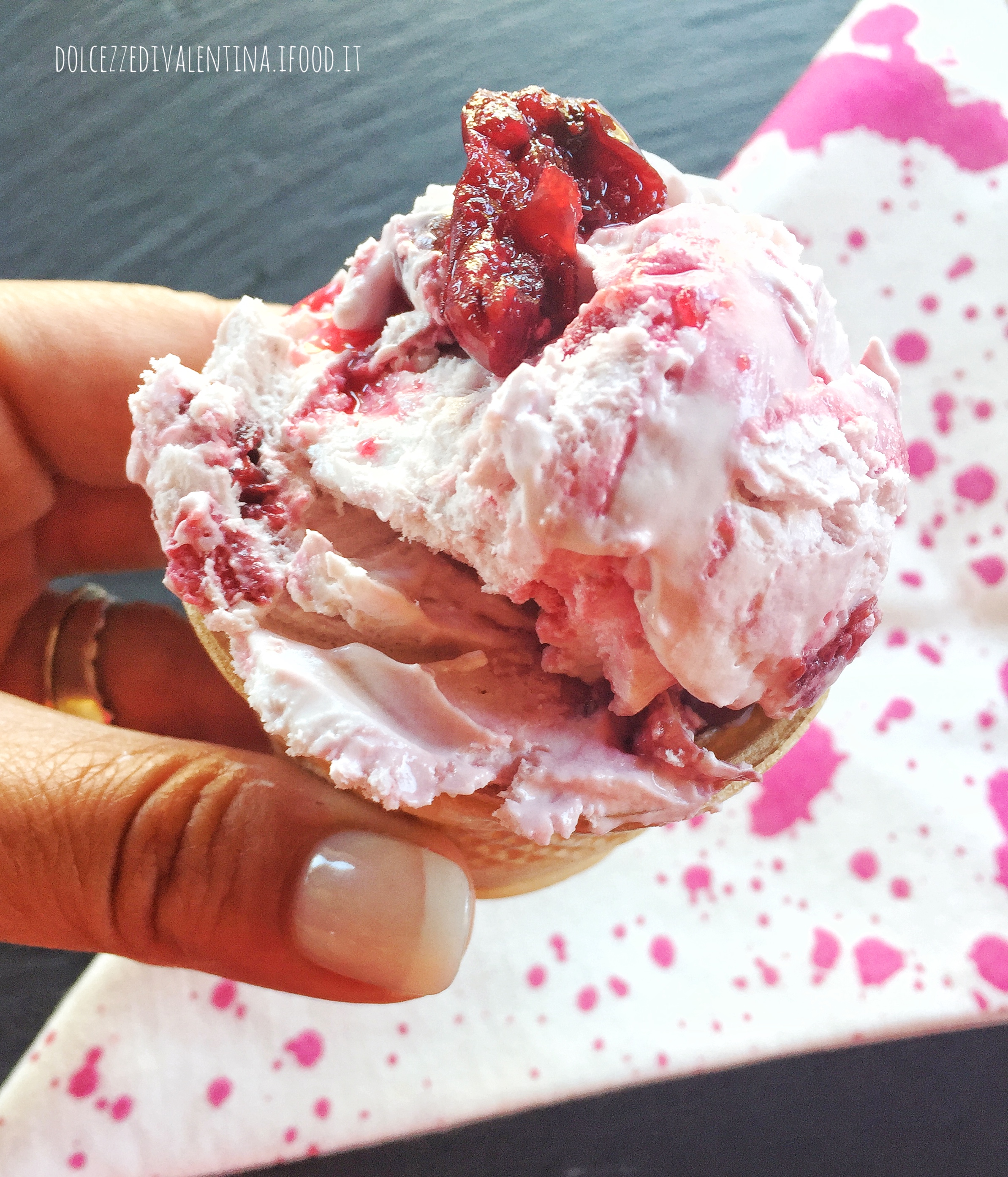 Gelato variegato all’amarena
