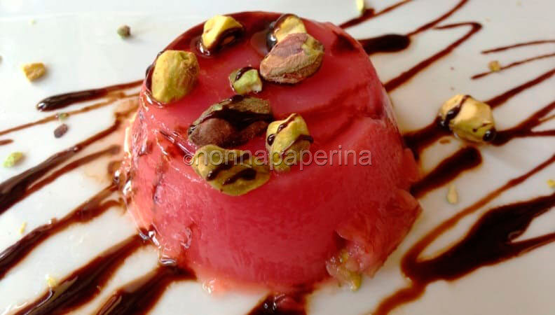 Gelo di melone con cioccolato fondente e pistacchi