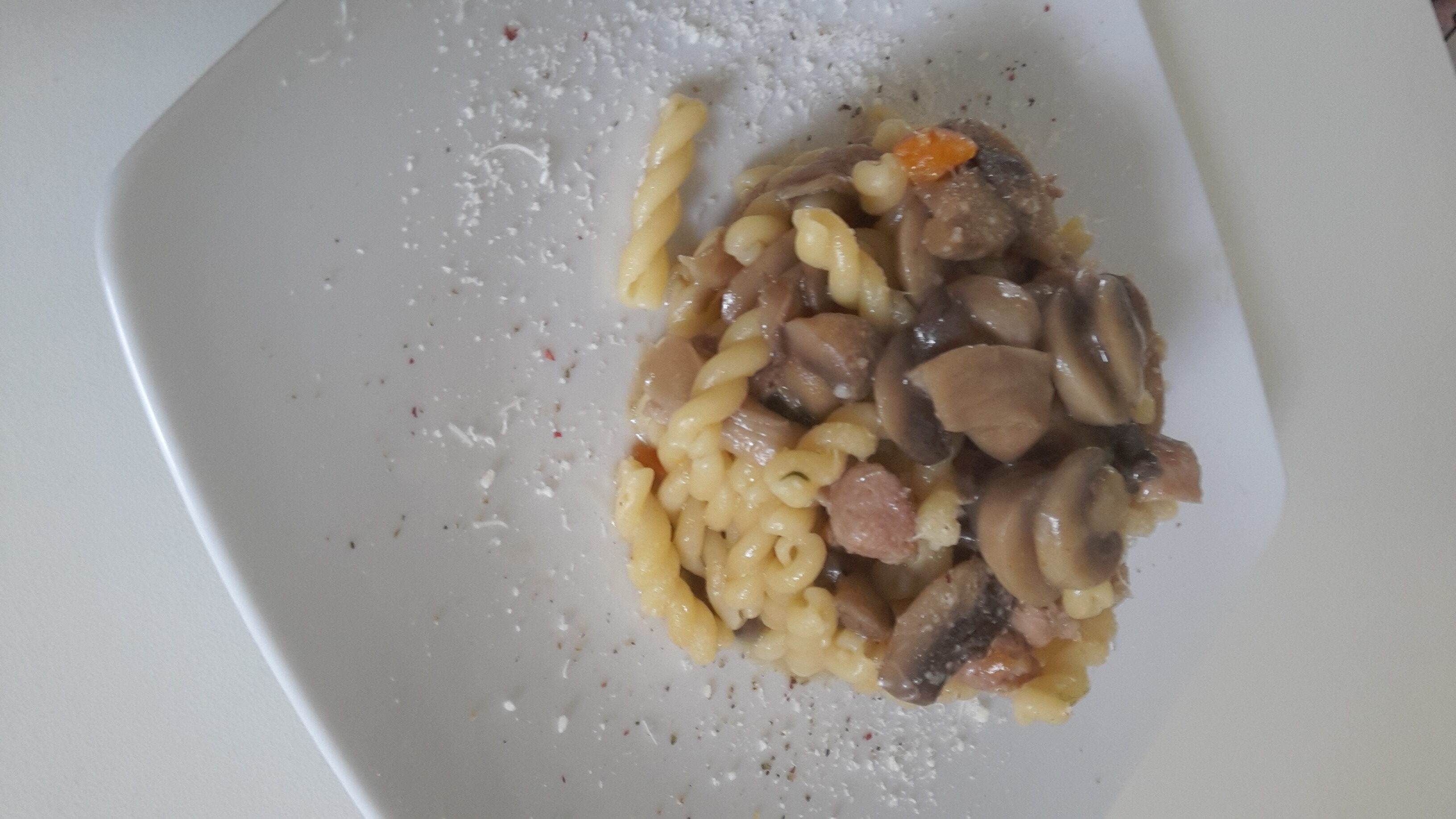 Gemelli funghi e salsiccia