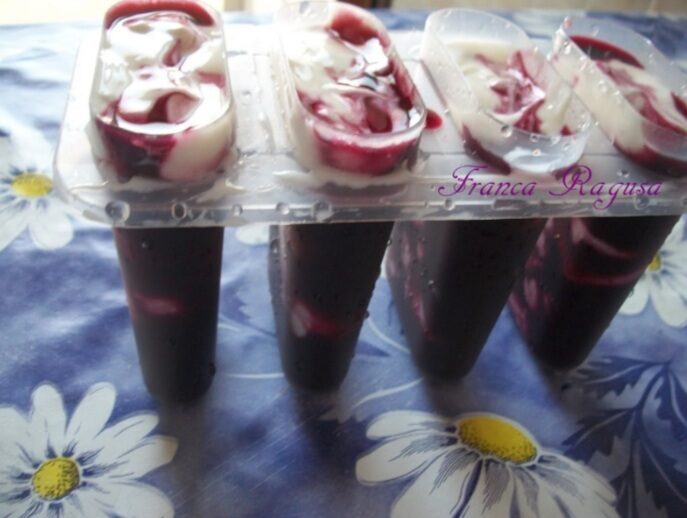 Ghiaccioli con yogurt e succo di frutta